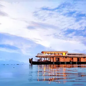  Botel Indraprasthamlakecruise India